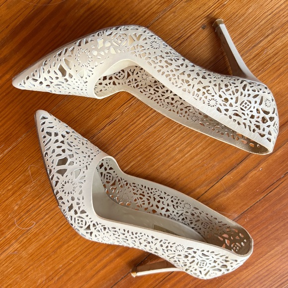 Dee Keller Nina laser cut Pump - Picture 1 of 3